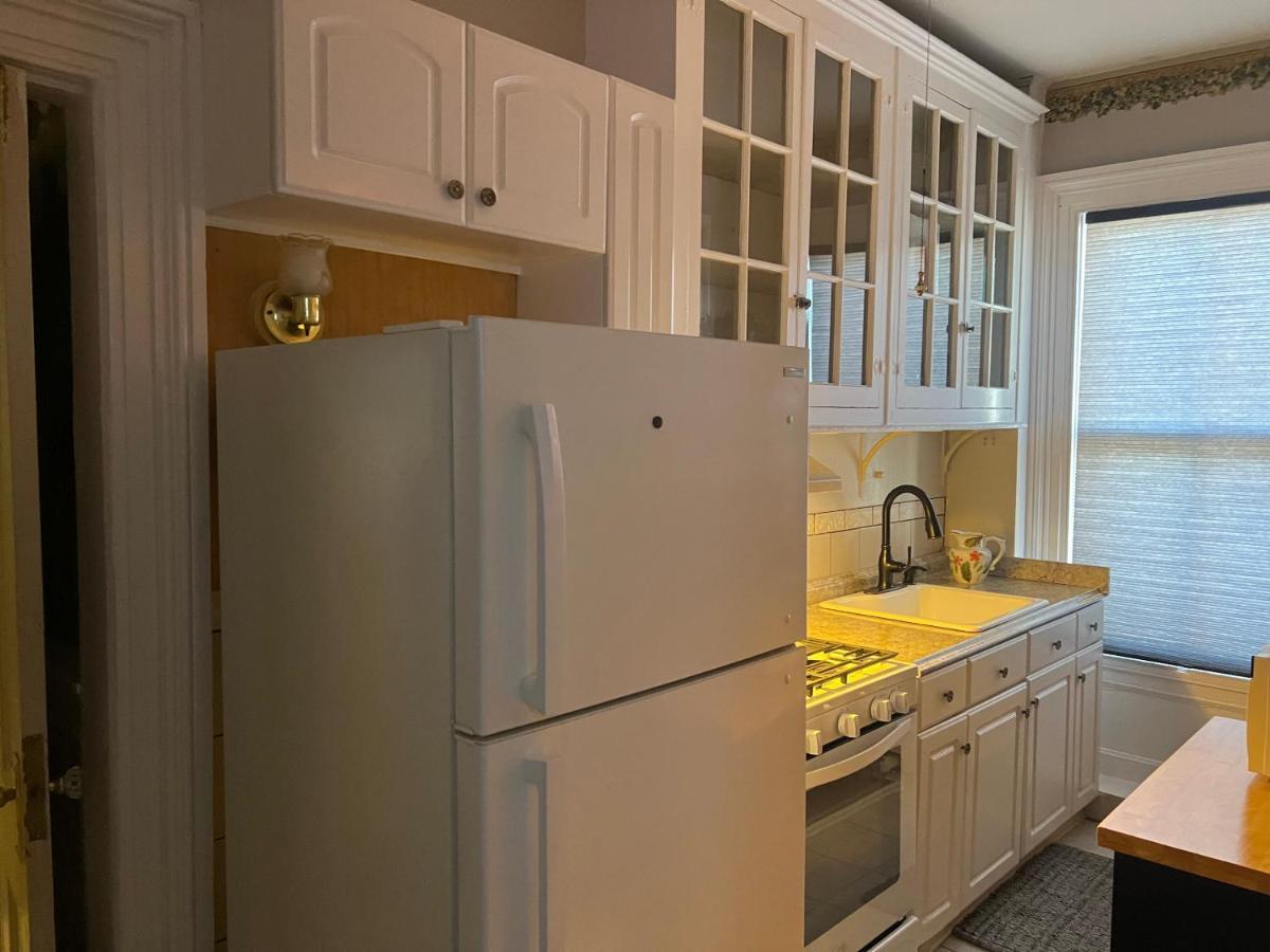 פוקיפסי 1 Bedroom Private Victorian Apt In Convenient City Location On 5 Acre, Sleeps 4 מראה חיצוני תמונה
