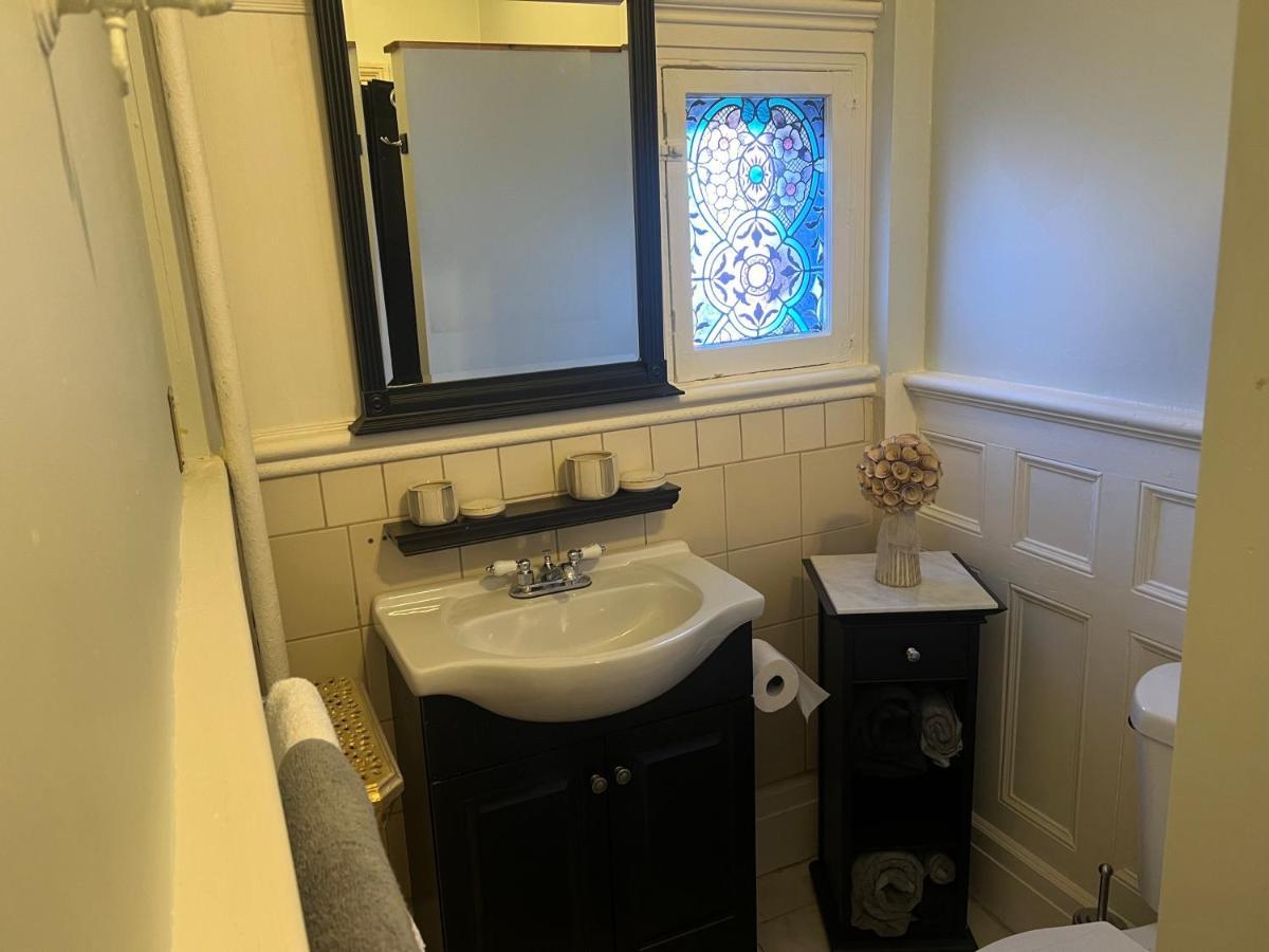 פוקיפסי 1 Bedroom Private Victorian Apt In Convenient City Location On 5 Acre, Sleeps 4 מראה חיצוני תמונה