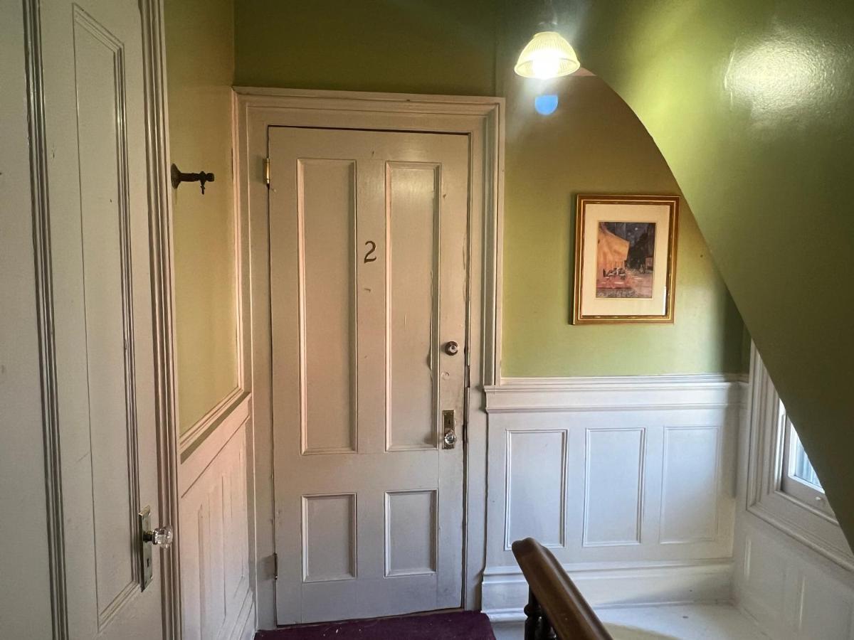 פוקיפסי 1 Bedroom Private Victorian Apt In Convenient City Location On 5 Acre, Sleeps 4 מראה חיצוני תמונה