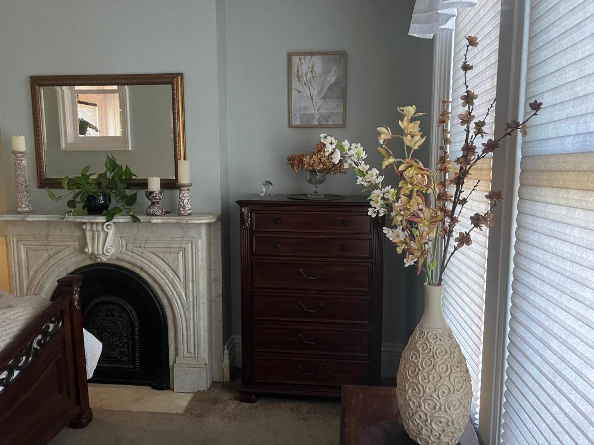 פוקיפסי 1 Bedroom Private Victorian Apt In Convenient City Location On 5 Acre, Sleeps 4 מראה חיצוני תמונה