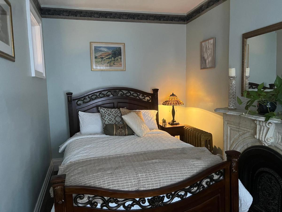 פוקיפסי 1 Bedroom Private Victorian Apt In Convenient City Location On 5 Acre, Sleeps 4 מראה חיצוני תמונה